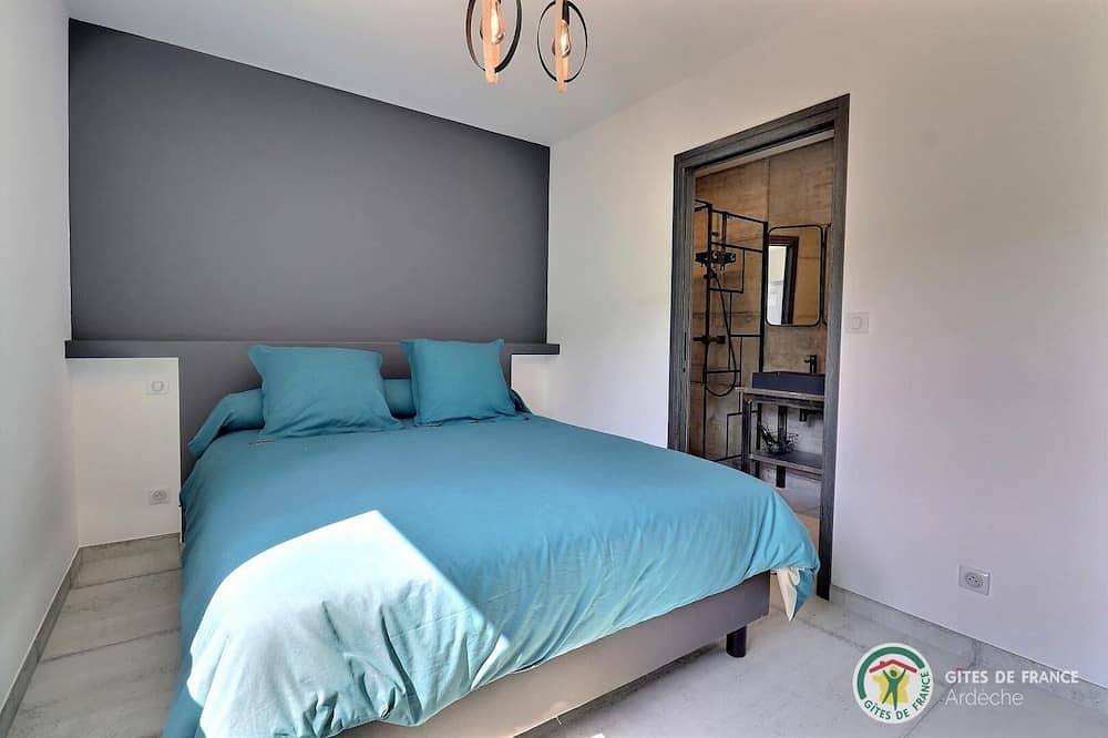 Villa Neuve, Climatisée; Grande Piscine, Lieu Calme in Ruoms, Ardèche