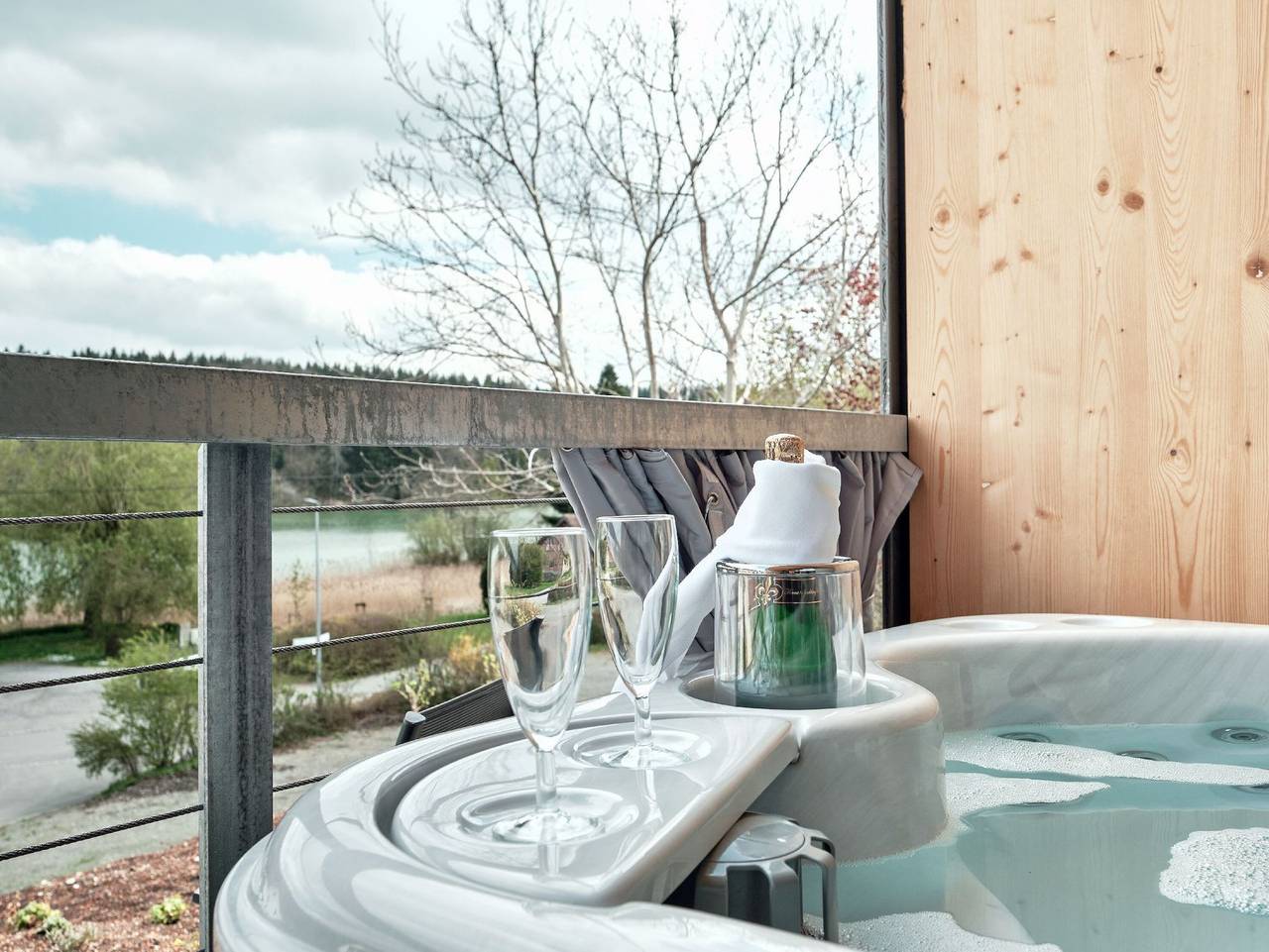 Ferienhäuser Fischer Wagenhausen - Luxus Chalet Mit Whirlpool Nr 7 in Bad Saulgau, Region Bodensee-Oberschwaben