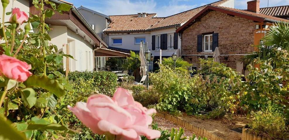 Hôtel pour 2 personnes, avec piscine ainsi que terrasse et jardin à Juliénas - 4