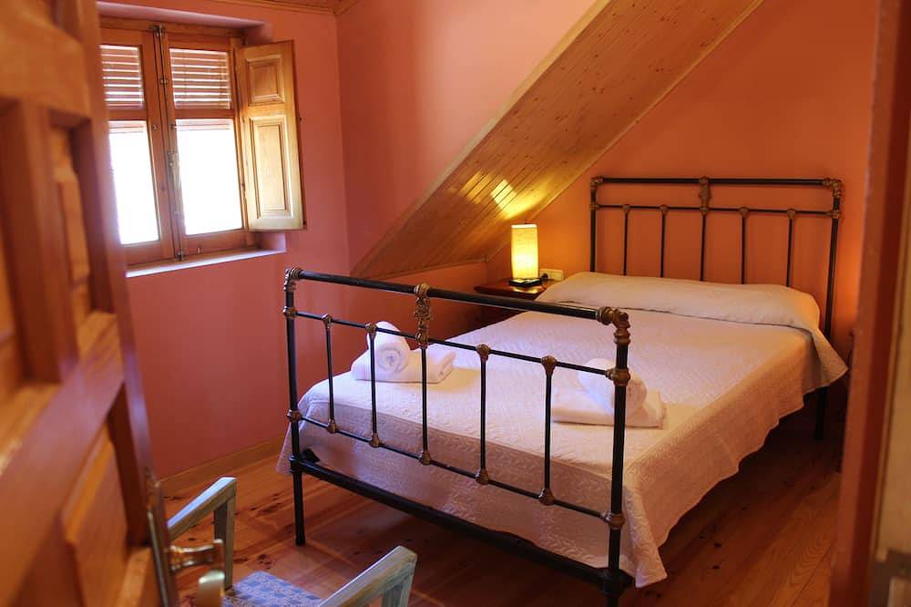 Rustic House With One Of The Best Views Of Bierzo in Toral de los Vados, El Bierzo