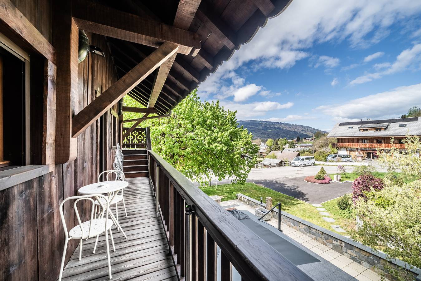 Appartement entier, La Ferme de Sous-Lachat - La Savoyarde, avec vue sur les montagnes, terrasse privée et Wi-Fi in Samoëns, Région de Bonneville