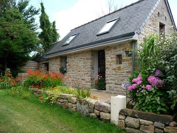 Gîte pour 4 personnes, avec terrasse ainsi que piscine et jardin en Cotes-d'Armor