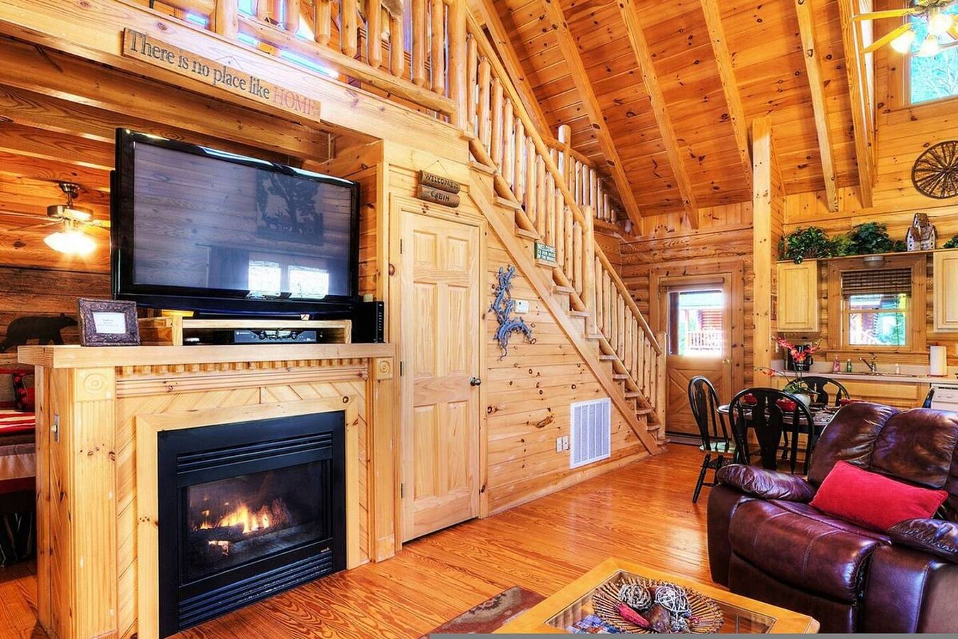 Entire apartment, Gorgeous Cabin Hot Tub, Fireplace, Great Location in Cove Creek Cascades, Sevier County