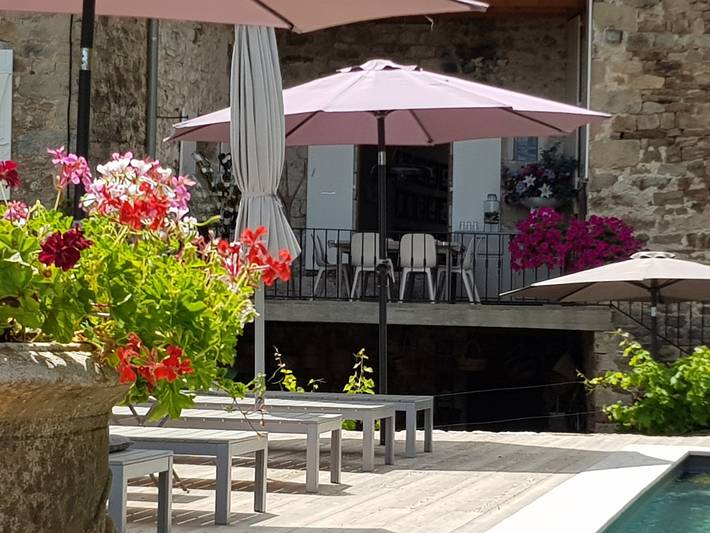 Gîte pour 3 personnes, avec piscine à Chassiers