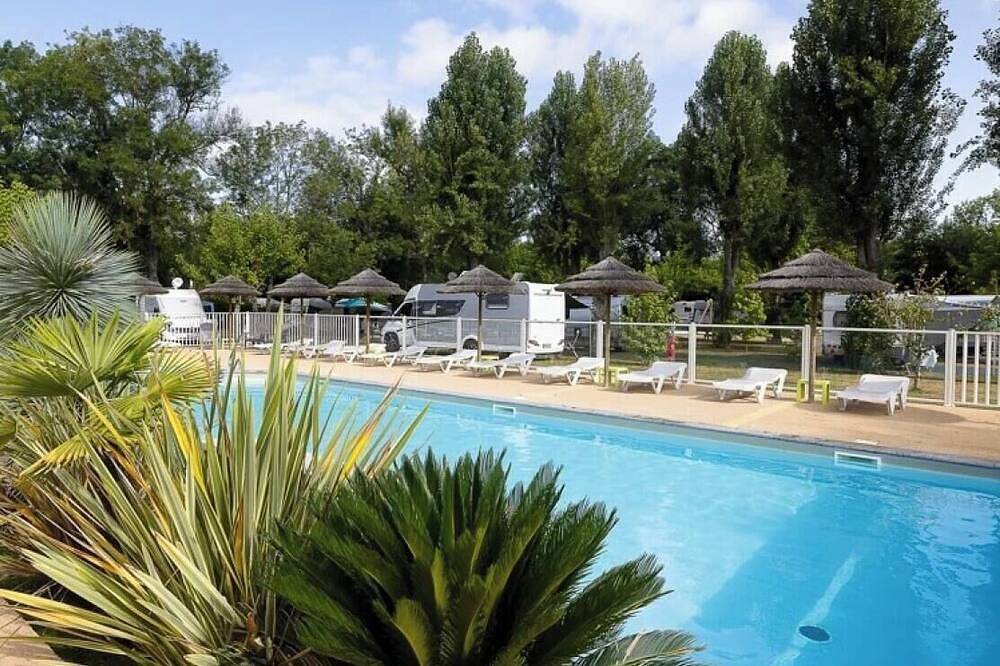 Zecamping 3* familial piscine chauffée pet friendly locatif 20m2 in Montpon-Ménestérol, Périgord Blanc