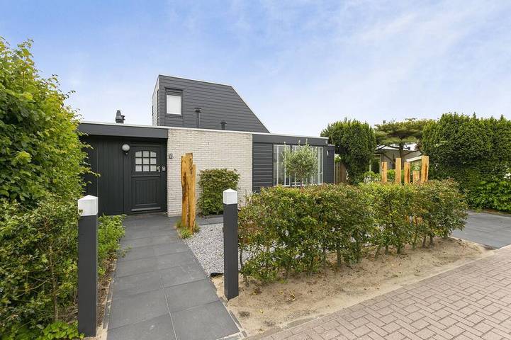 Im Seemannsstil komfortabel eingerichteter Bungalow mit viel Privatsphäre in Ouddorp, Goeree-Overflakkee