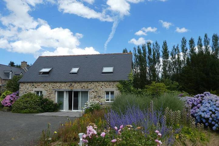 Location de vacances pour 5 personnes, avec jardin à Coatréven