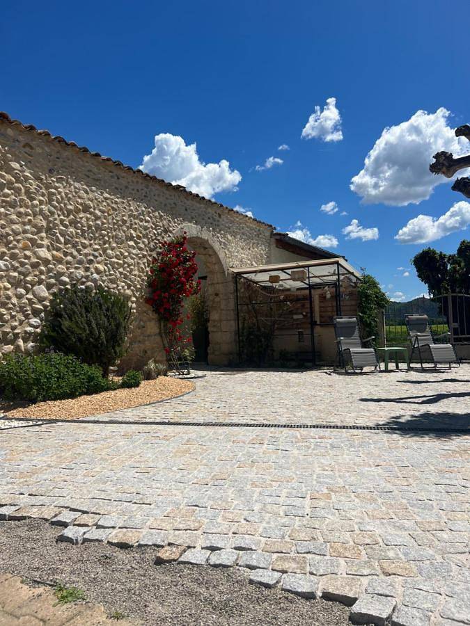 Gîte pour 2 personnes, avec jardin ainsi que terrasse et piscine à Villeneuve - 3