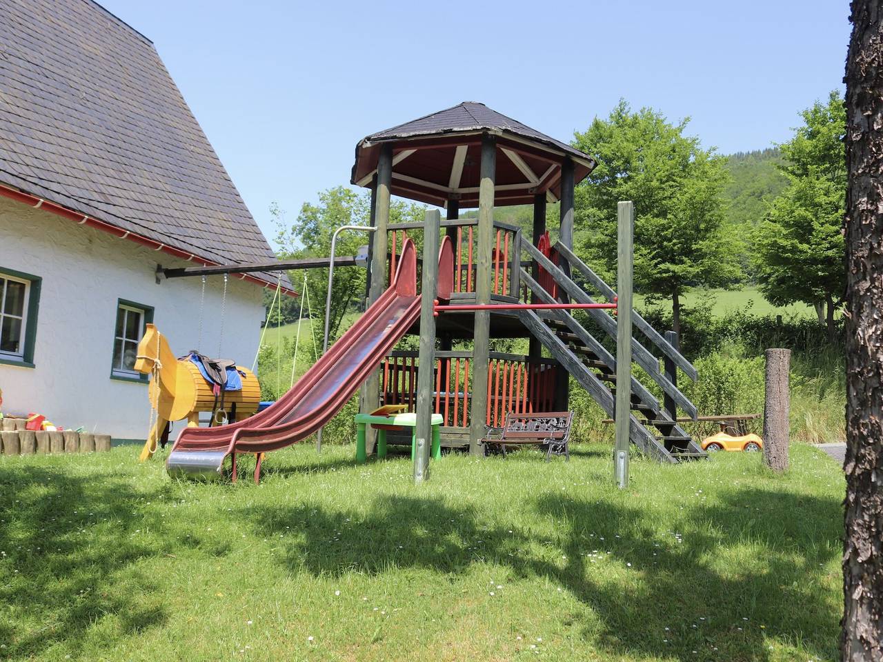 Ganze Wohnung, Ferienwohnung 'Mühlenteich' mit Balkon, Gemeinschaftsgarten und Wi-Fi in Schmallenberg, Hochsauerlandkreis