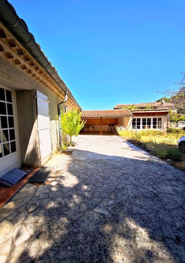 Location de vacances pour 6 personnes, avec Terrasse ainsi que Jardin et Vue à Cournanel