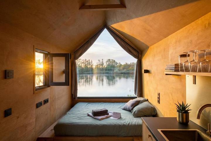 Gîte pour 2 personnes, avec Jacuzzi et Terrasse ainsi que Vue sur le lac et Vue