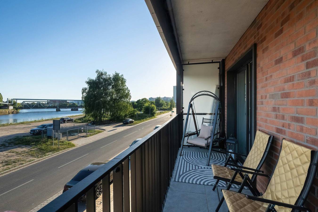 Ganze Wohnung, Stylish Apartment with Parking | Balcony | Air Conditioning | By the River in Stettin, Baltic Sea Pomerania