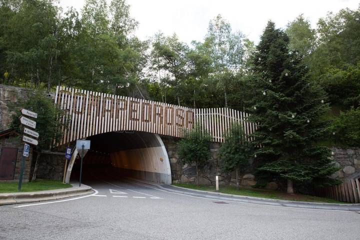 Gîte pour 7 personnes, avec terrasse et vue, animaux acceptés dans Arinsal - 2
