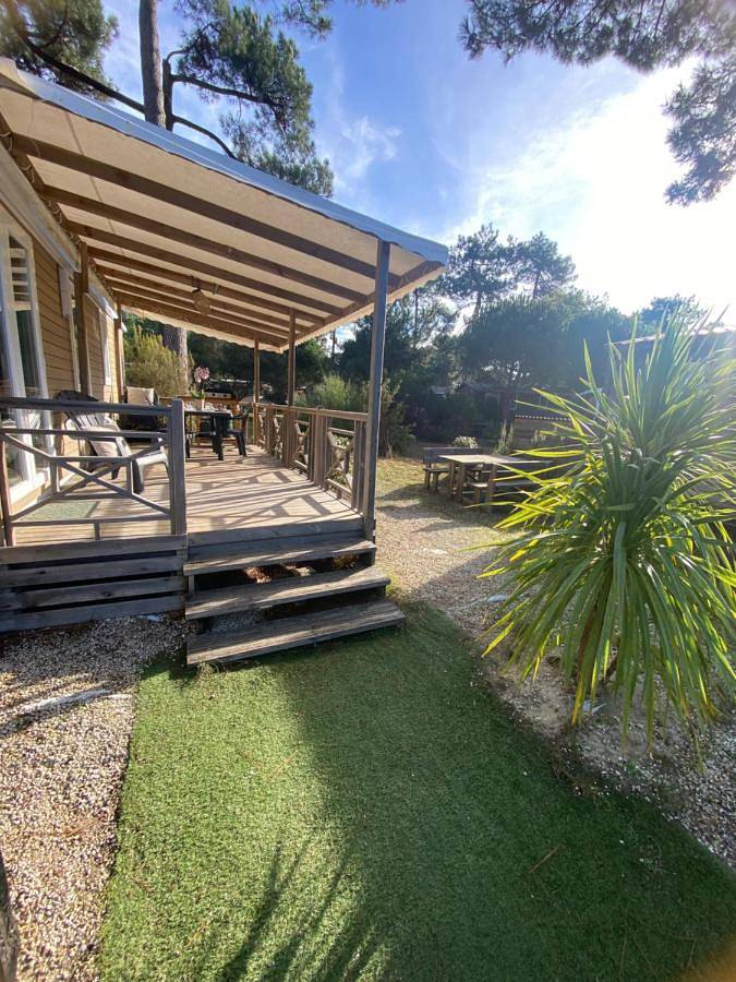 Camping für 6 Personen, mit Whirlpool und Terrasse sowie Garten und Kinderpool in Vendays-Montalivet
