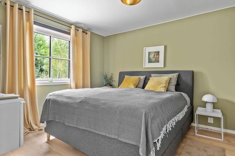 Stylish 2Br Retreat with Sauna & Large Terrace in Stora Lundby distrikt, Lerum