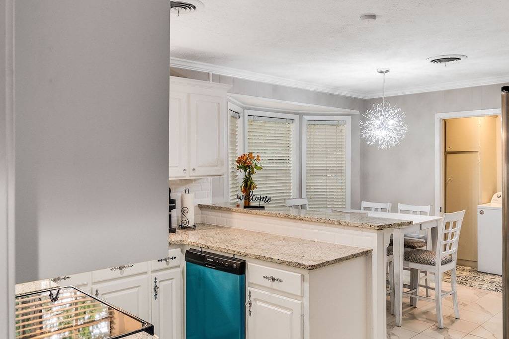 Cheerful, Relaxing Home Away From Home! in Jackson, Hinds County