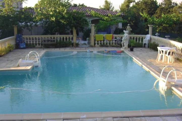 Location de vacances pour 16 personnes, avec Balcon ainsi que Terrasse et Jardin à Tourves