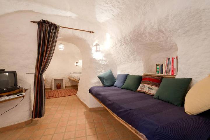 Apartamento para 4 personas, con vistas además de terraza y jardín en Guadix