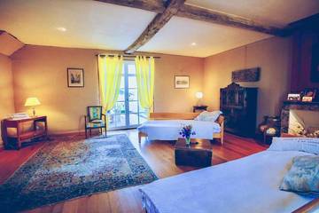 Cottage pour 12 personnes, avec piscine ainsi que vue et jardin, adapté aux familles à Saint-Quentin-de-Caplong