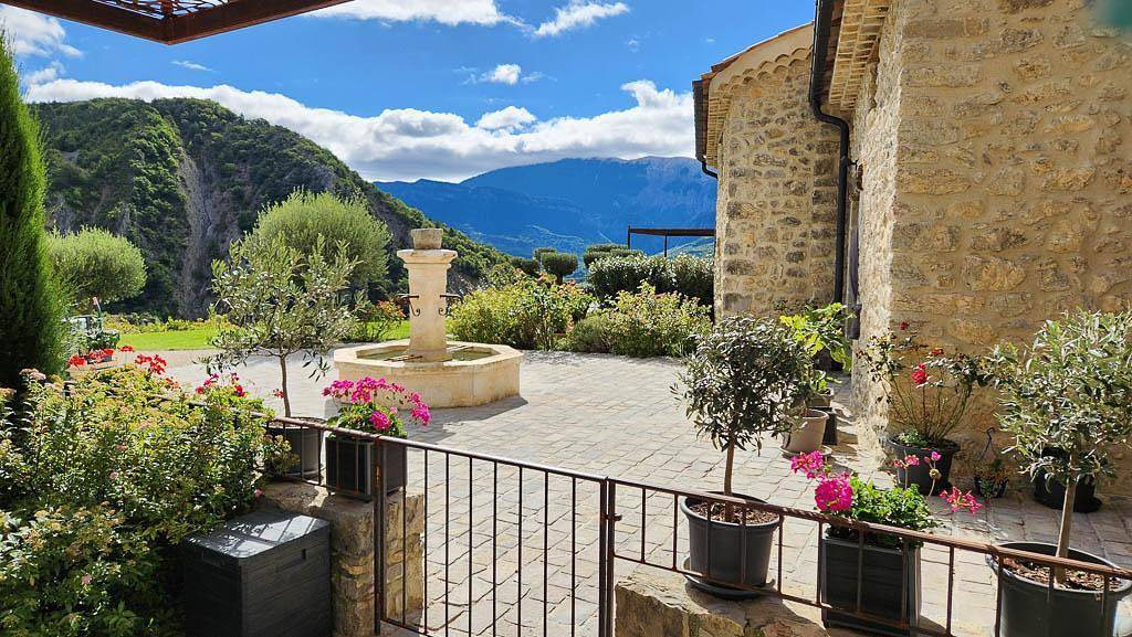 Sous les Roches - Gîte l'Ecurie in Saint-Vincent-sur-Jabron, Région de Forcalquier