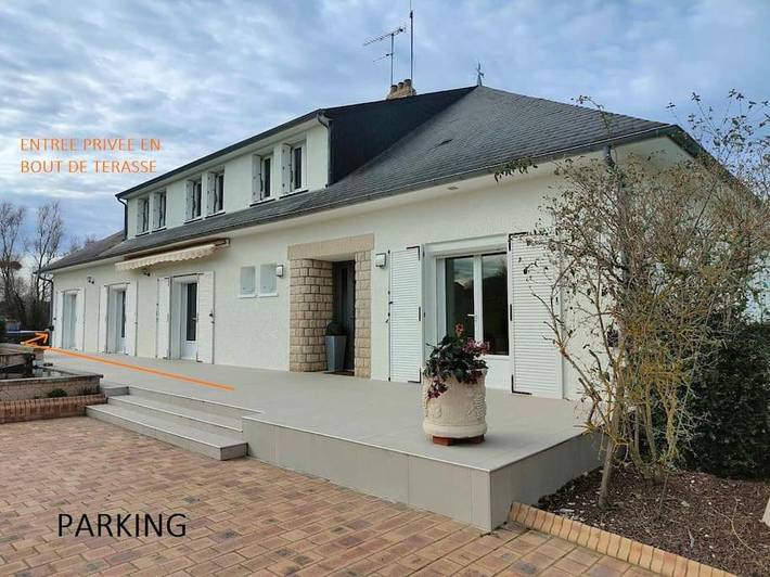 Gîte pour 10 personnes, avec jardin ainsi que vue sur le lac et vue à Sainte-Gemme-en-Sancerrois