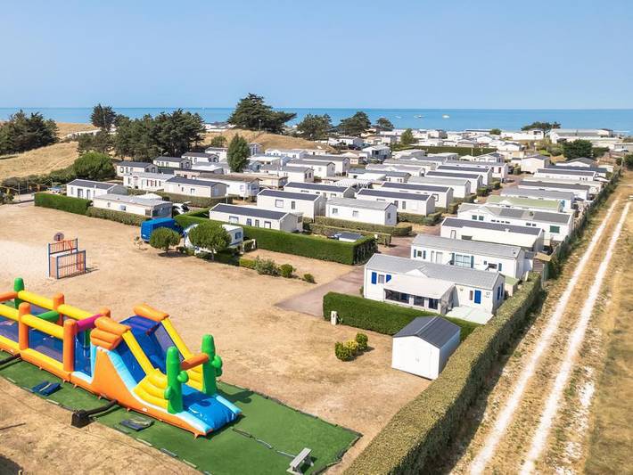 Camping Belle Etoile - Mobilhome 4 personnes - Confort Terrasse in Gouville-sur-Mer, Région de Coutances