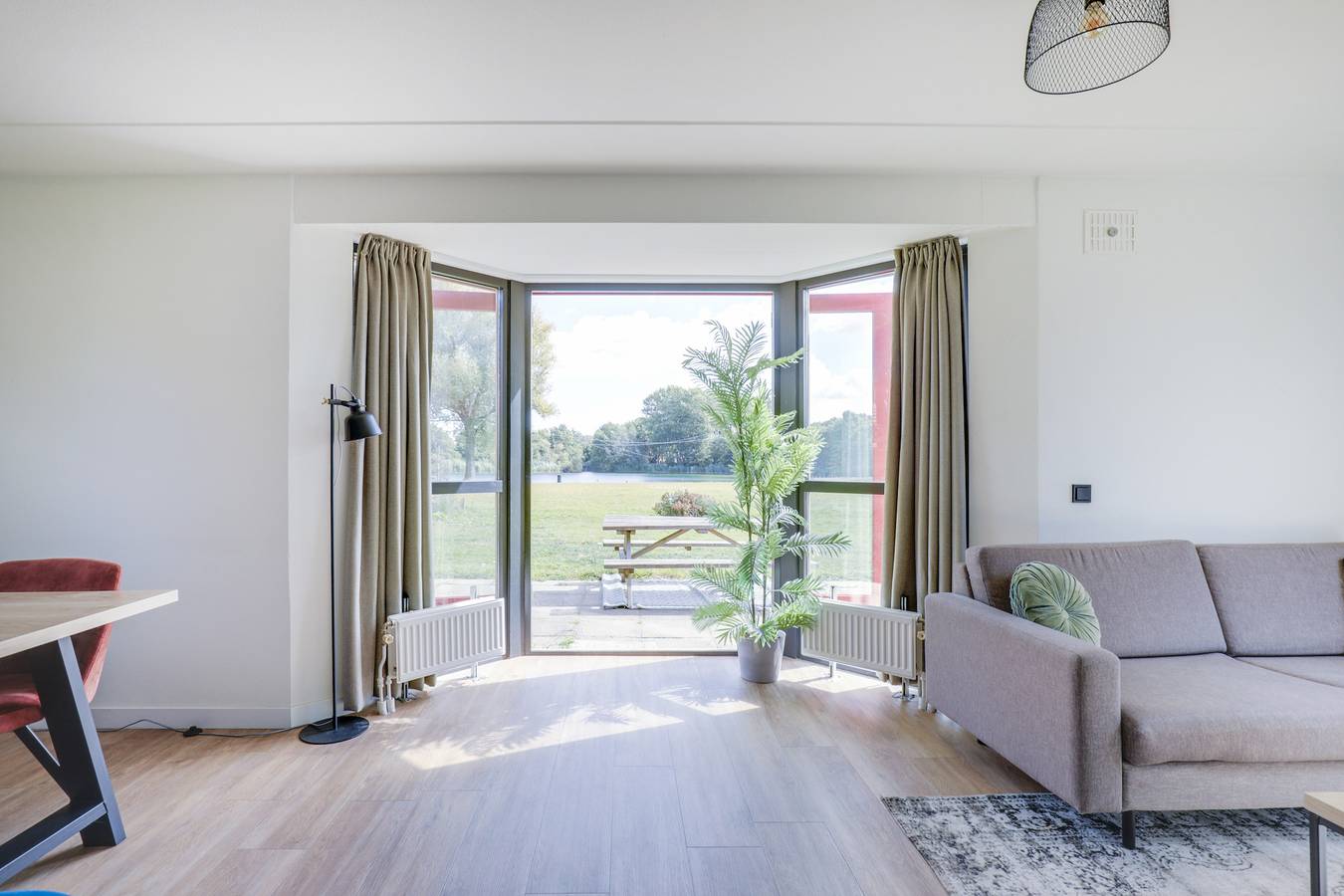 Vakantiepark 't Broeckhuys — 6 - Persons Lakeside 17 Sauna Bungalow in Betuwe