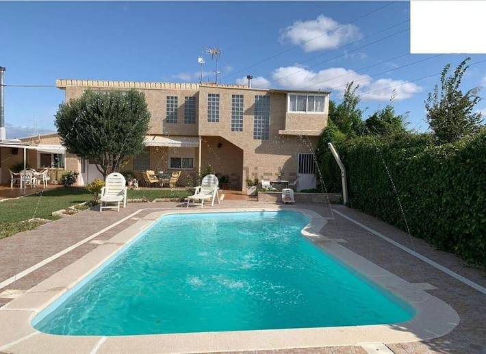 Maison de vacances pour 14 personnes, avec Jacuzzi ainsi que Jardin et Piscine à Saragosse