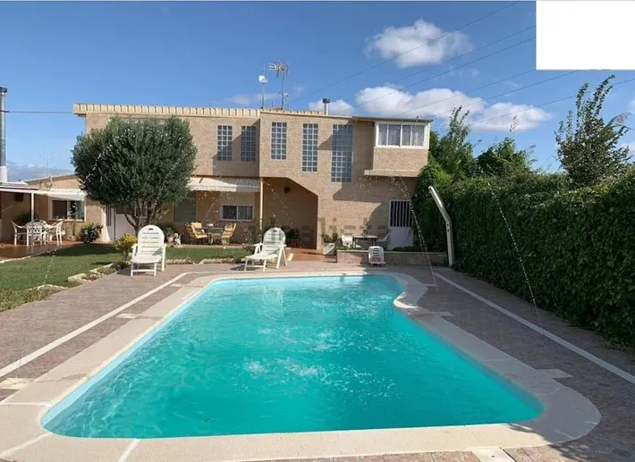 Casa de vacaciones para 14 personas, con jardín además de jacuzzi y piscina - 1