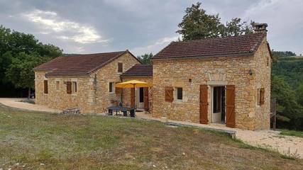 Location de vacances pour 10 personnes, avec sauna et piscine ainsi que jardin et vue, animaux acceptés à Daglan