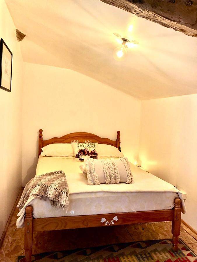 Location de vacances pour 4 personnes, avec Balcon et Jacuzzi ainsi que Terrasse et Vue à Abzac