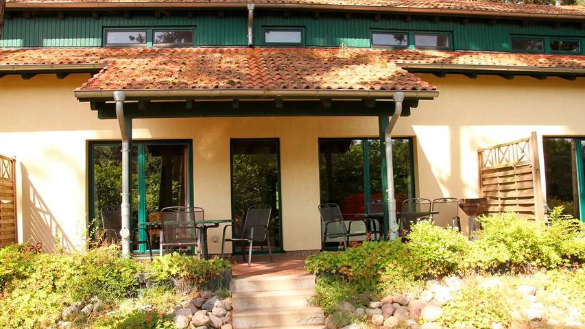 Ferienhaus für 9 Personen, mit Garten in Jabel