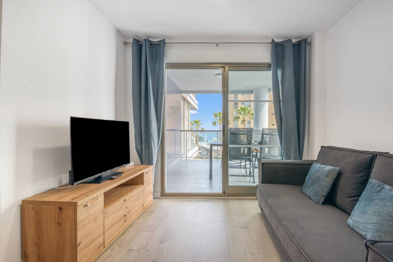 Apartamento inteiro, Apartamento 'Familiar En Calpe' com vista para o mar, Wi-Fi e ar condicionado in Playa la Fossa, Calpe