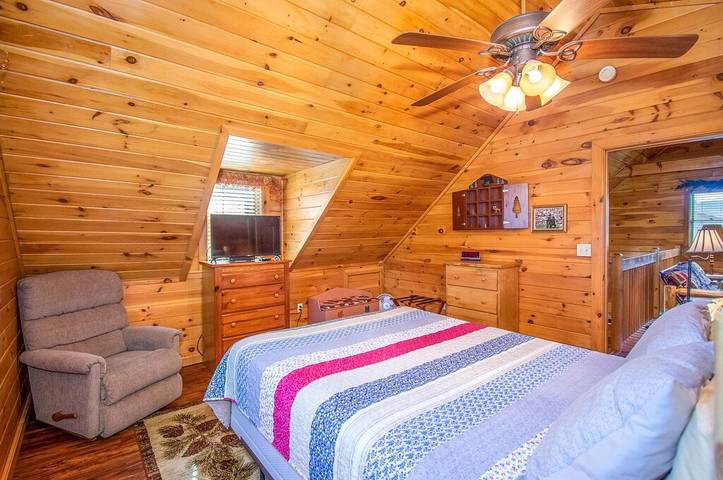 Glamping for 6 people, with hot tub and balcony as well as pool in Gatlinburg
