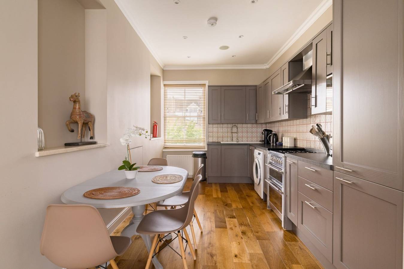 Entire apartment, Green & Leafy  – 2 Bedroom in Clapham in Wandsworth, London
