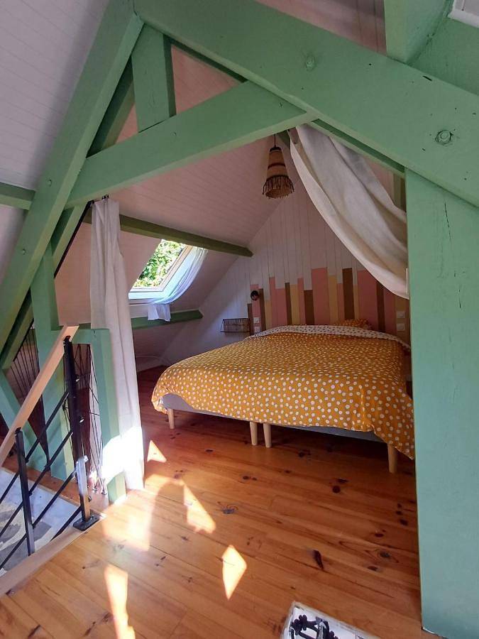 Two-Bedroom House in Saint-Vincent-de-Salers, Parc naturel régional des Volcans d'Auvergne