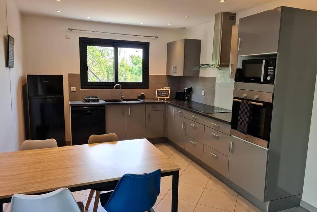 Appartement entier, Two-Bedroom Apartment in Péchabou, Toulouse et ses environs