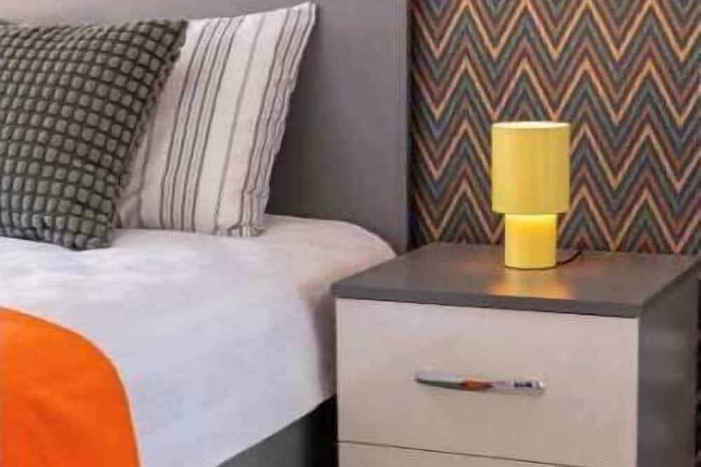 Entire apartment, Bright Yellow Flat Near Beach Old Town Free Wifi in Antalya, Antalya Province