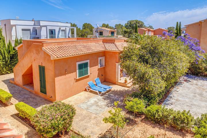 Fantástica casa con piscina, Wi-Fi y terraza; Aparcamiento disponible in El Paraiso - Sa Rapita, Campos (Espanha)
