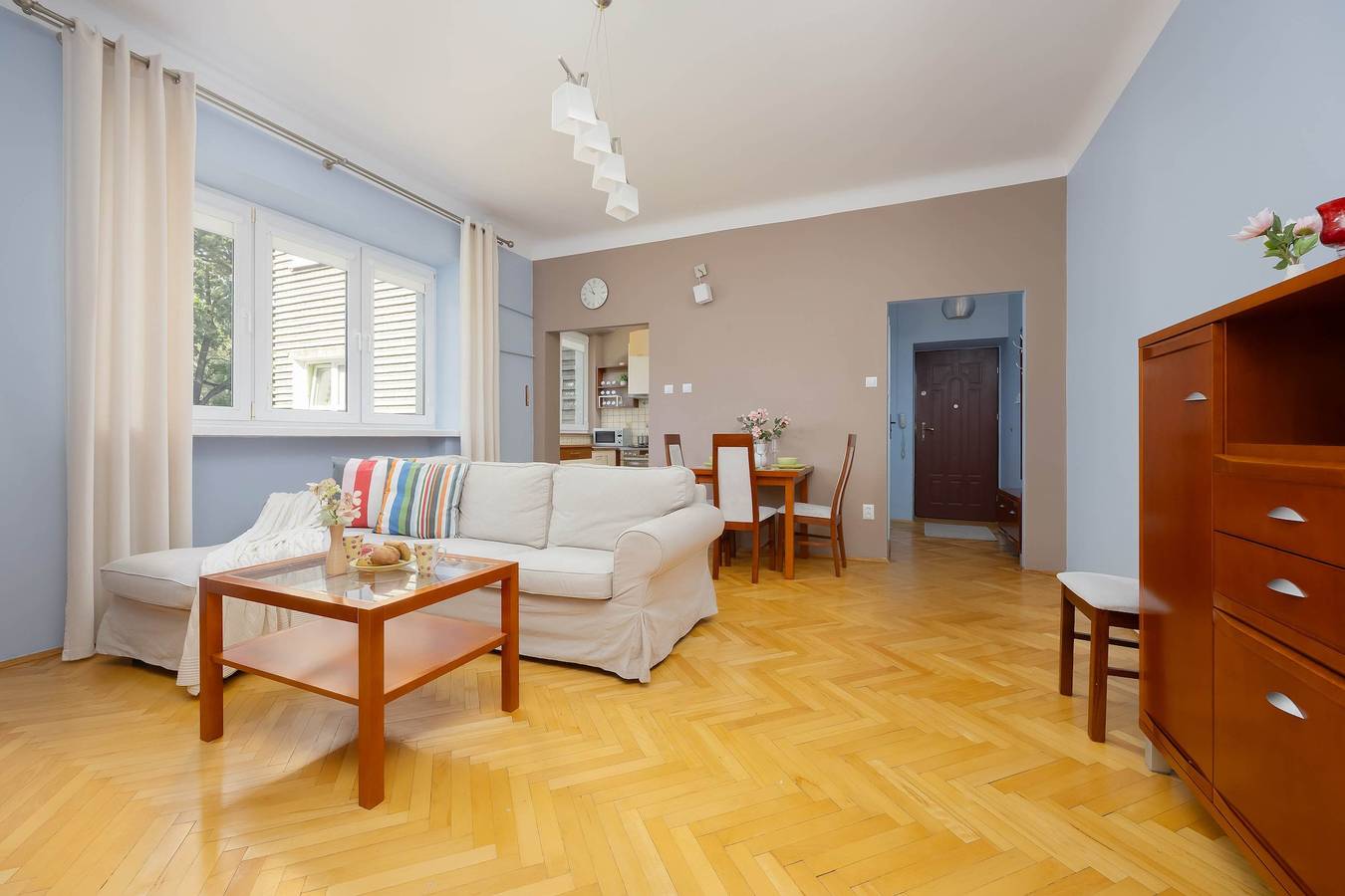 Entire apartment, Emilii Gierczak 6 | Warszawa | Klimatyczny Apartament | Smart Tv in Warsaw, Masovia