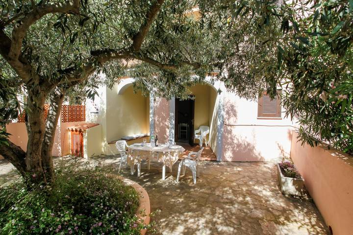 Ferienhaus für 4 Personen, mit Balkon und Garten in Budoni