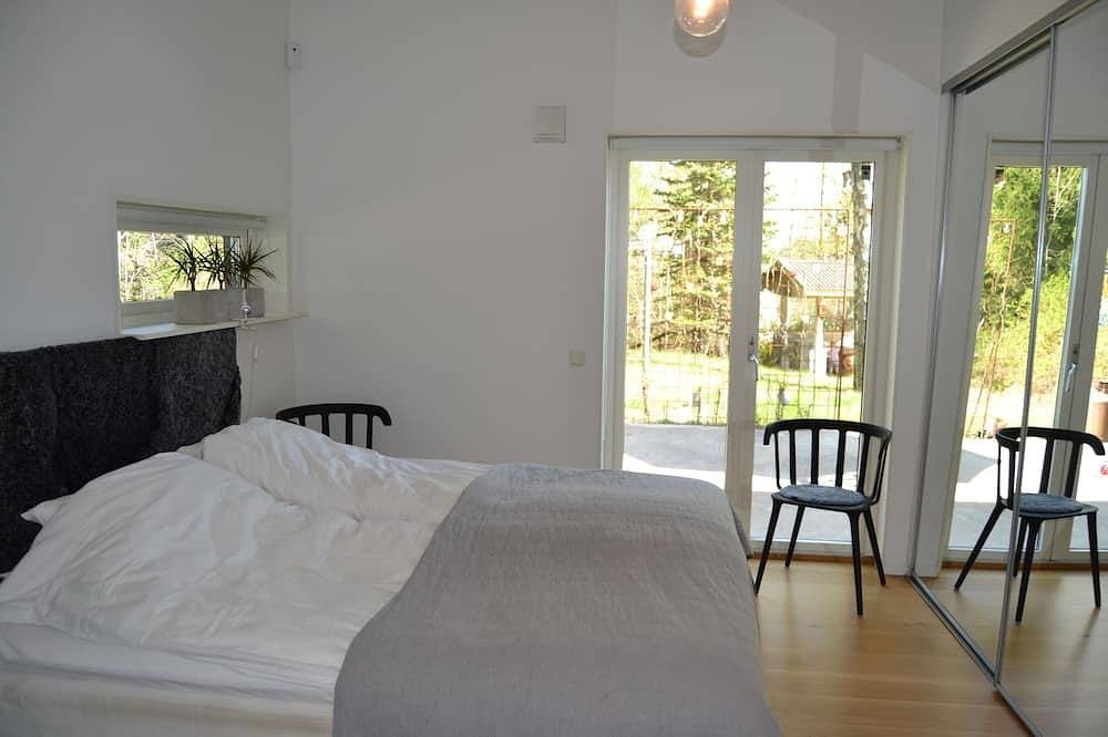 Reduzierter Preis!Modernes Haus. Einzigartige, unberührte Lage in der Nähe von Stockholm, See und Schären in Nacka, Stockholmer Schärengarten