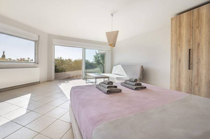 Location de vacances pour 11 personnes, avec piscine dans Saronida - 3