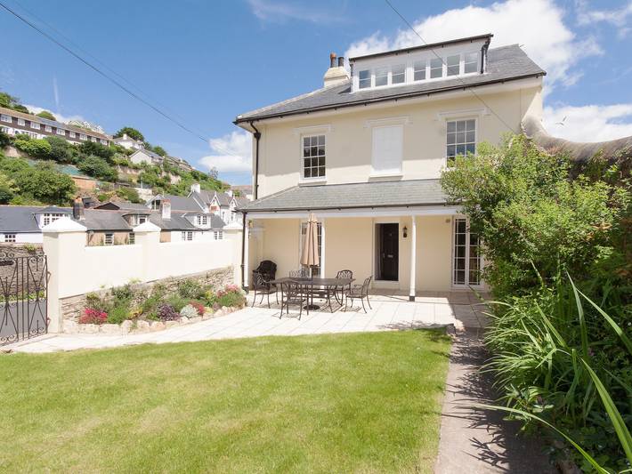 Cottage for 11 people, with Garden in Dartmouth