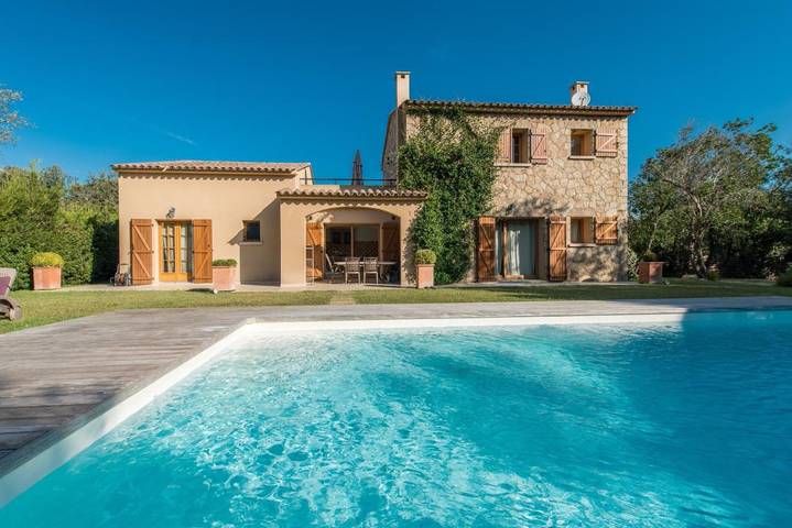Villa pour 4 personnes, avec piscine ainsi que vue et jardin