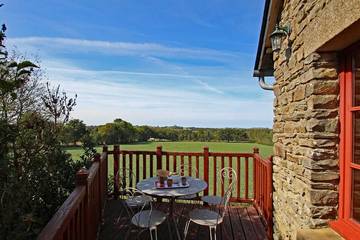 Gîte pour 3 personnes, avec jardin à Servon