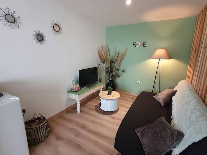 Gîte pour 4 personnes, avec jardin ainsi que terrasse et vue, animaux acceptés à Saint-Romain-la-Motte