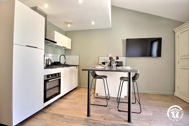 Gîte pour 2 personnes, avec terrasse et jardin dans Plage de Locmiquel - 4