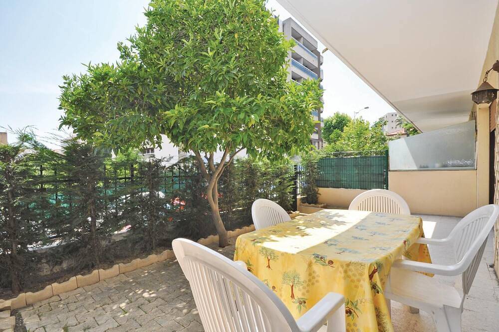 Entire apartment, Nice apartment in Le Cannet with Wifi in Le Cannet, Cannes region