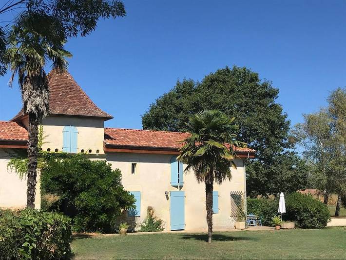 Gîte pour 6 personnes, avec Jacuzzi et Terrasse ainsi que Jardin et Piscine à Gamarde-les-Bains